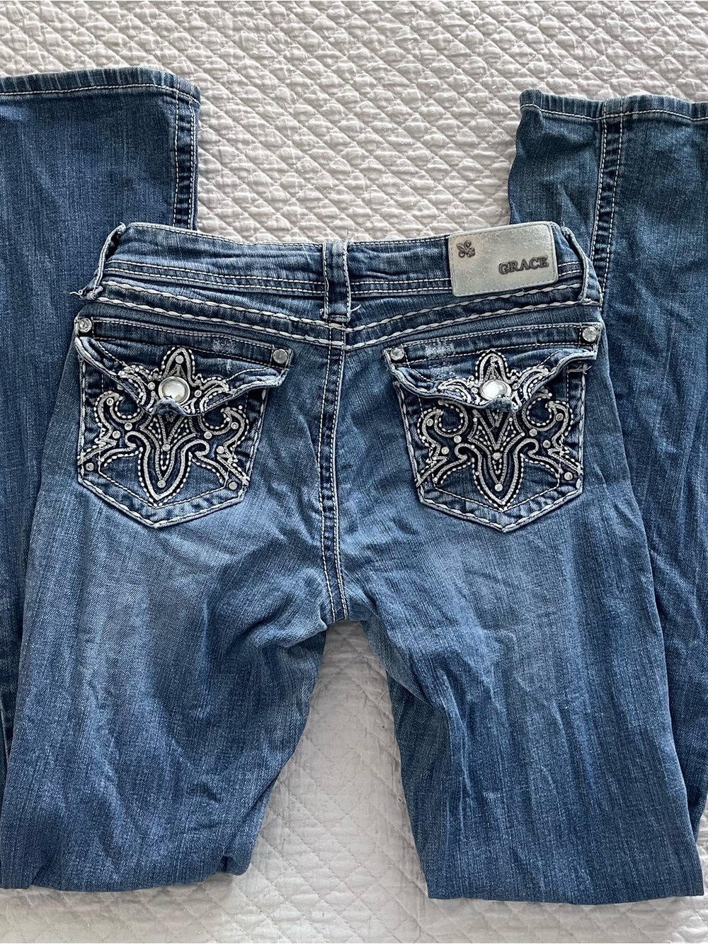 Grace Embellished Back-Pocket Women's Jeans - Blue